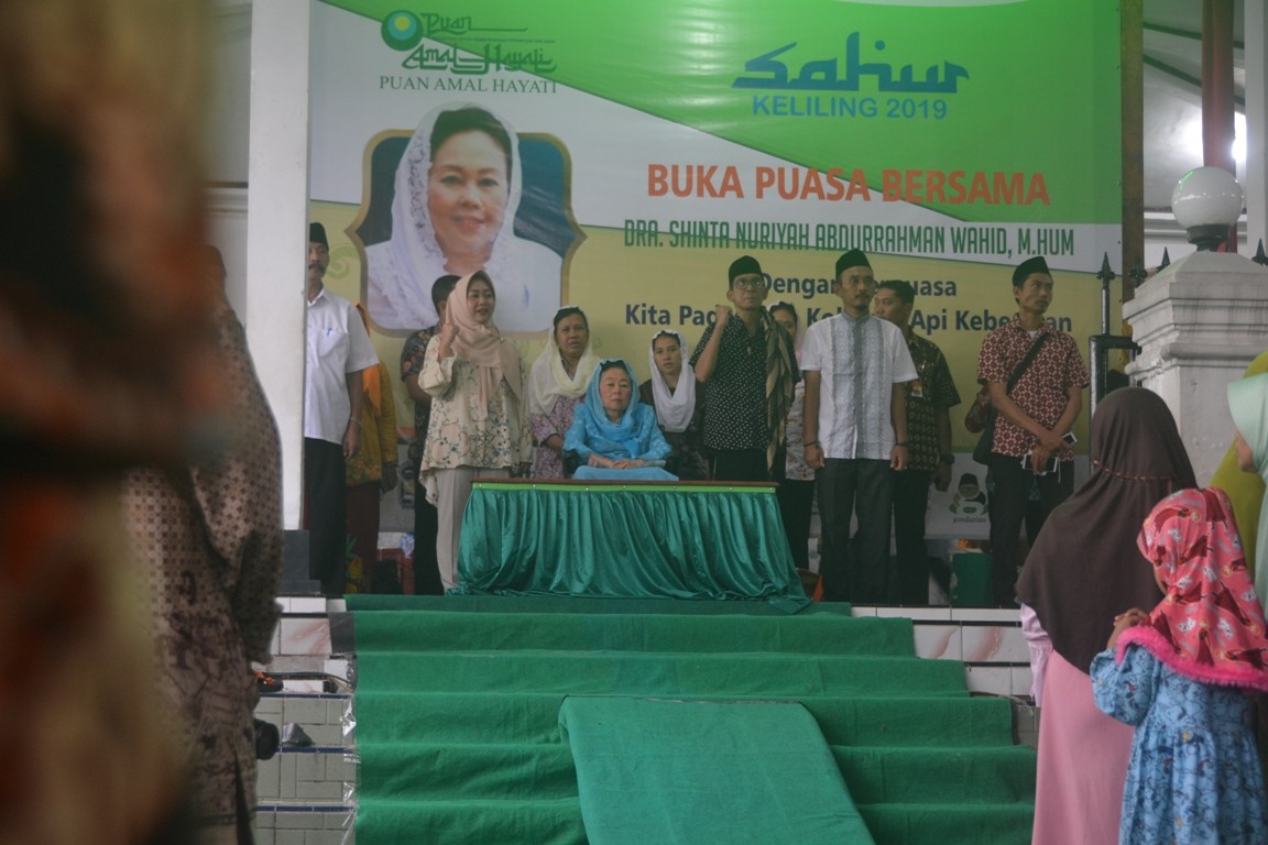 buka-puasa-bersama-di-masjid-r-sayyid-kuning-dengan-dra-hj-shinta-nuriyah-abdurrahman-wahid-m-hum